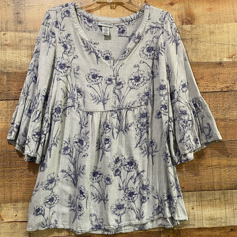 Catherine’s Peasant Top-Navy Blue Print on Gray Background Size 14/16W 0X